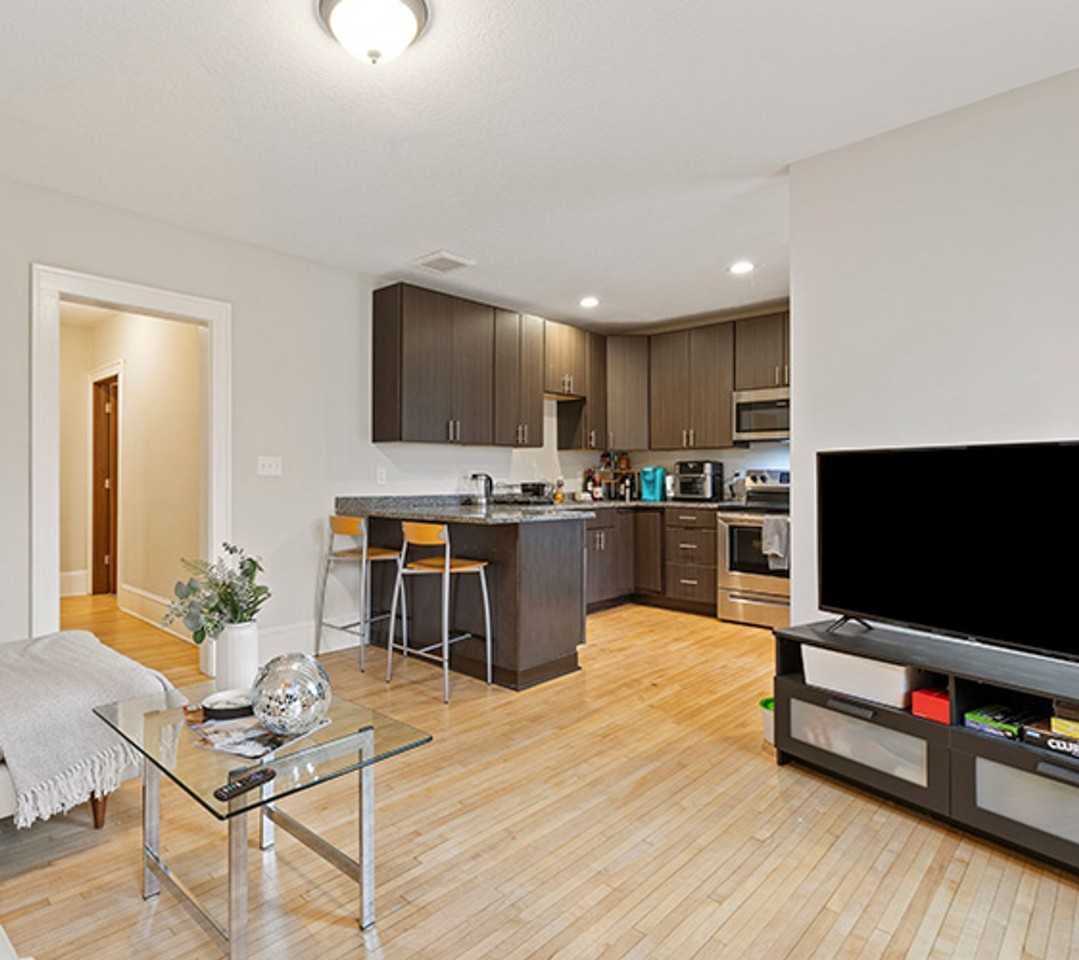 712 4th St SE - Photo 3 of 14