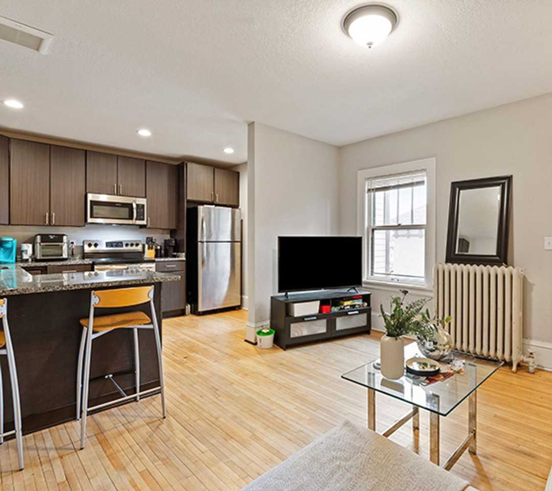 712 4th St SE - Photo 4 of 14