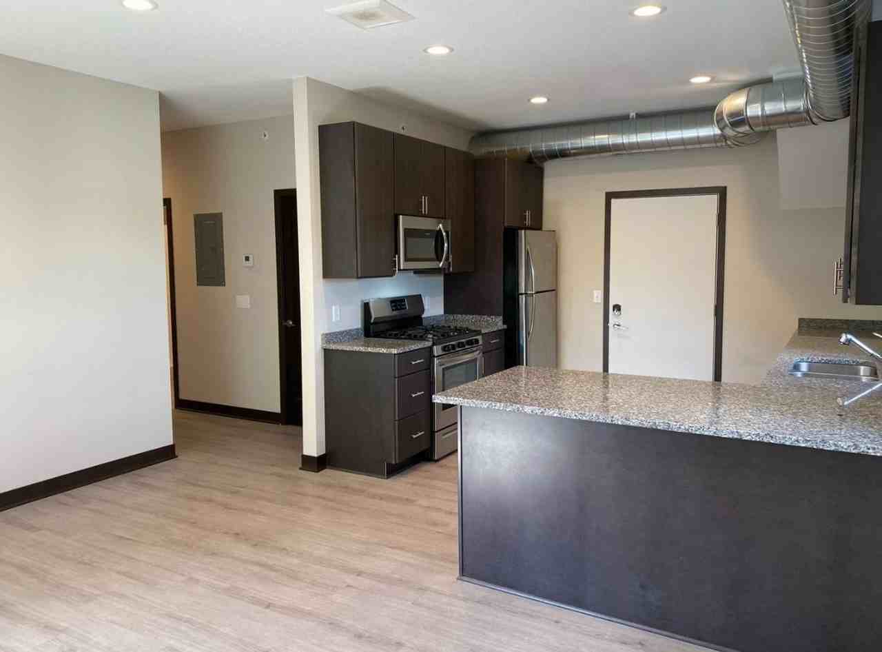 712 4th St SE - Photo 6 of 36