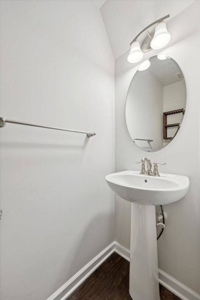 512 Sapphire Dr - Photo 5 of 34