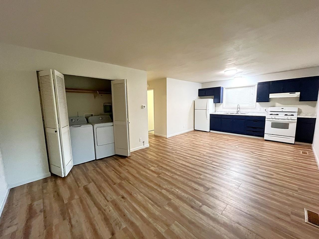 905 and 907 Wilson Ave - Photo 3 of 13