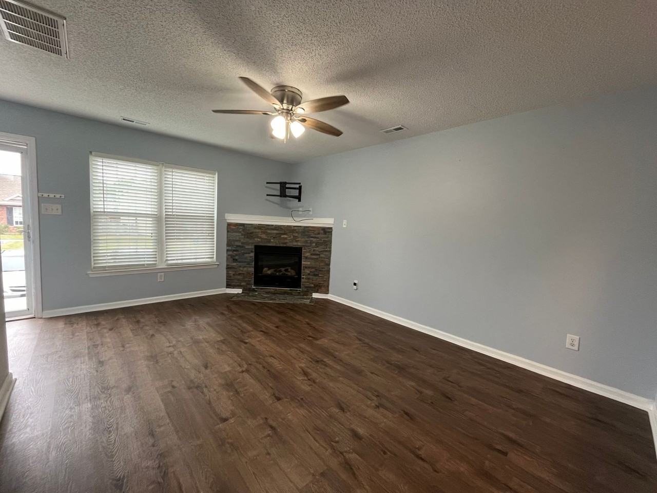 110 Pinegrove Ct - Photo 3 of 17