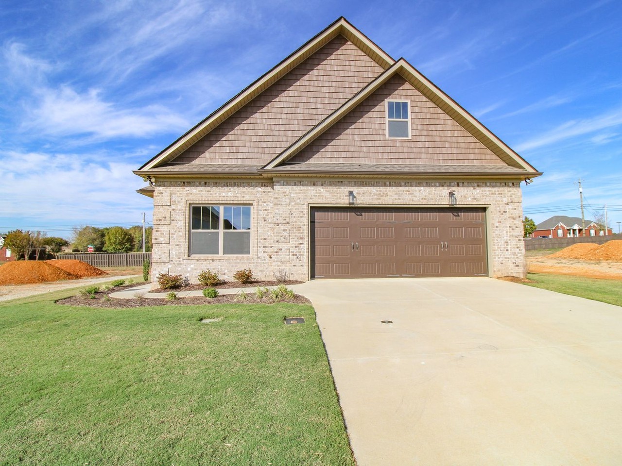 18084 Longleaf Dr - Photo 2 of 34