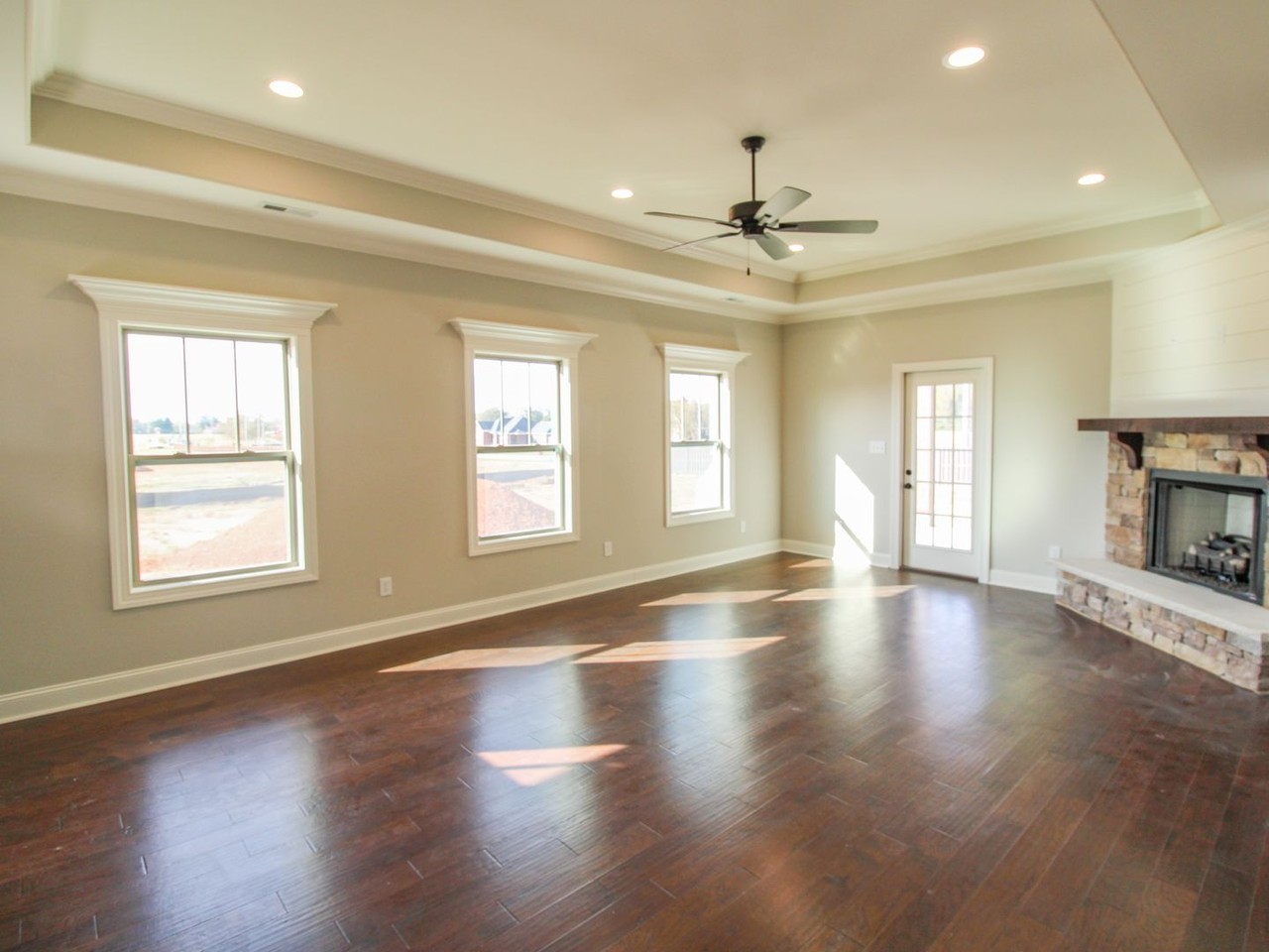 18084 Longleaf Dr - Photo 5 of 34