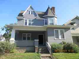 featured image of 130 W Creighton Ave