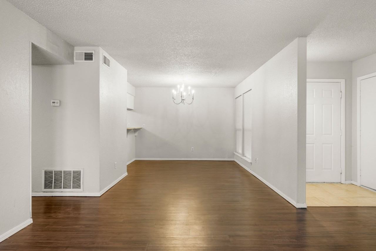 Shadow Mountain Duplexes - Photo 4 of 24