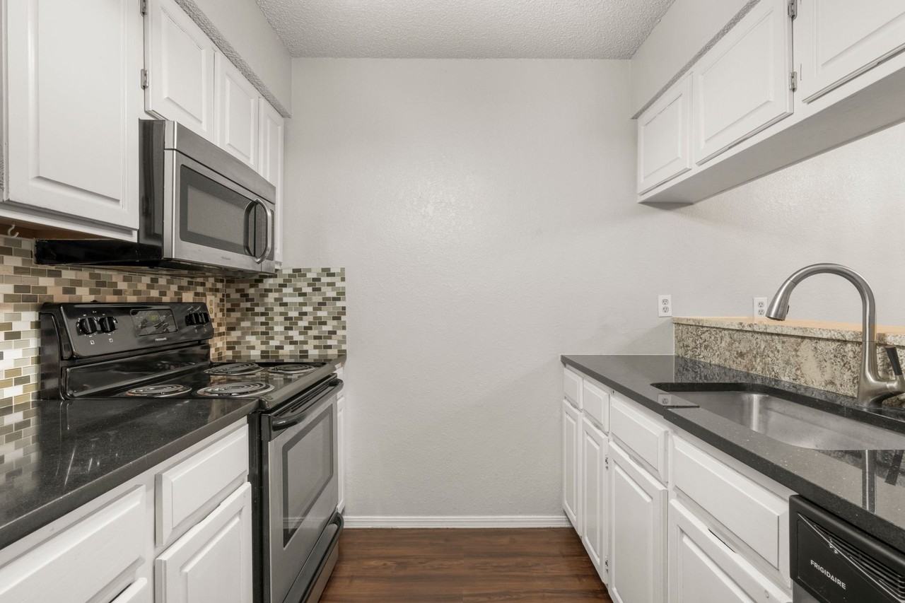 Shadow Mountain Duplexes - Photo 6 of 24