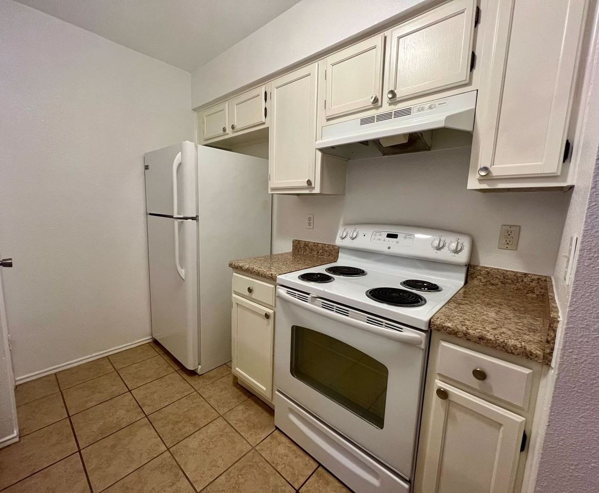 810 Station Street - Photo 4 of 38