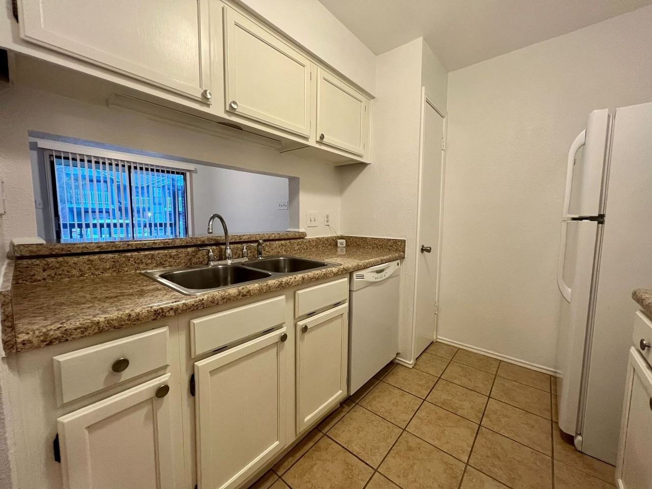 810 Station Street - Photo 5 of 38