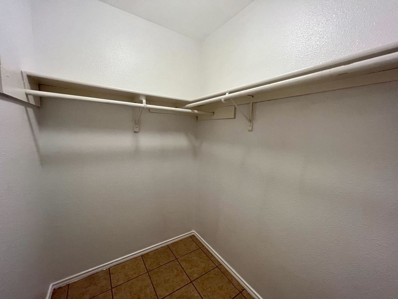 810 Station Street - Photo 7 of 38