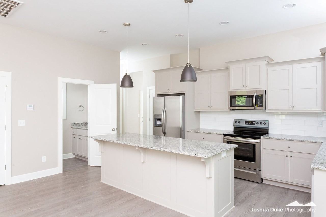 1320 S College Ave - Photo 6 of 33