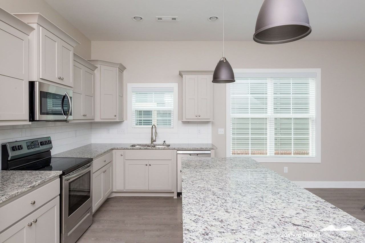 1320 S College Ave - Photo 4 of 33