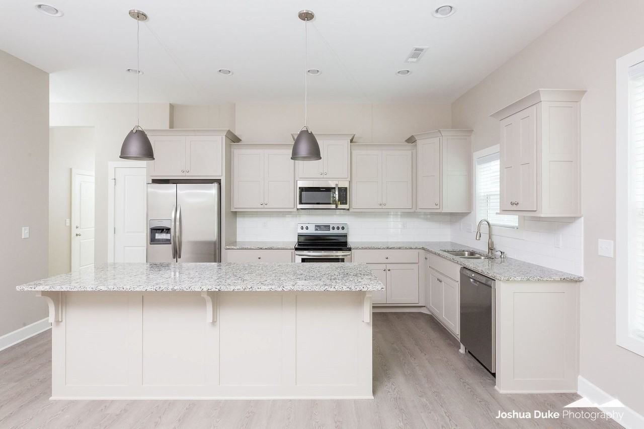 1320 S College Ave - Photo 3 of 33