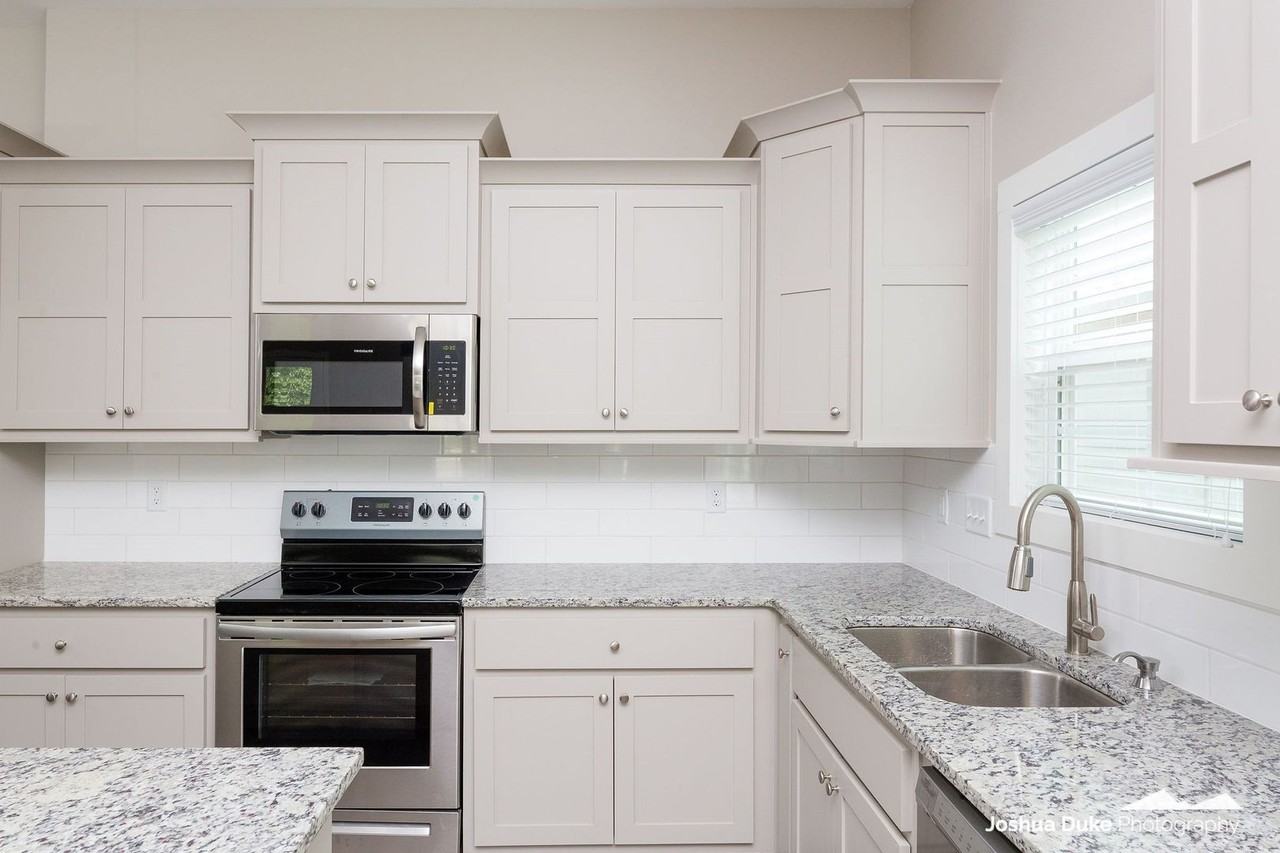 1320 S College Ave - Photo 5 of 33