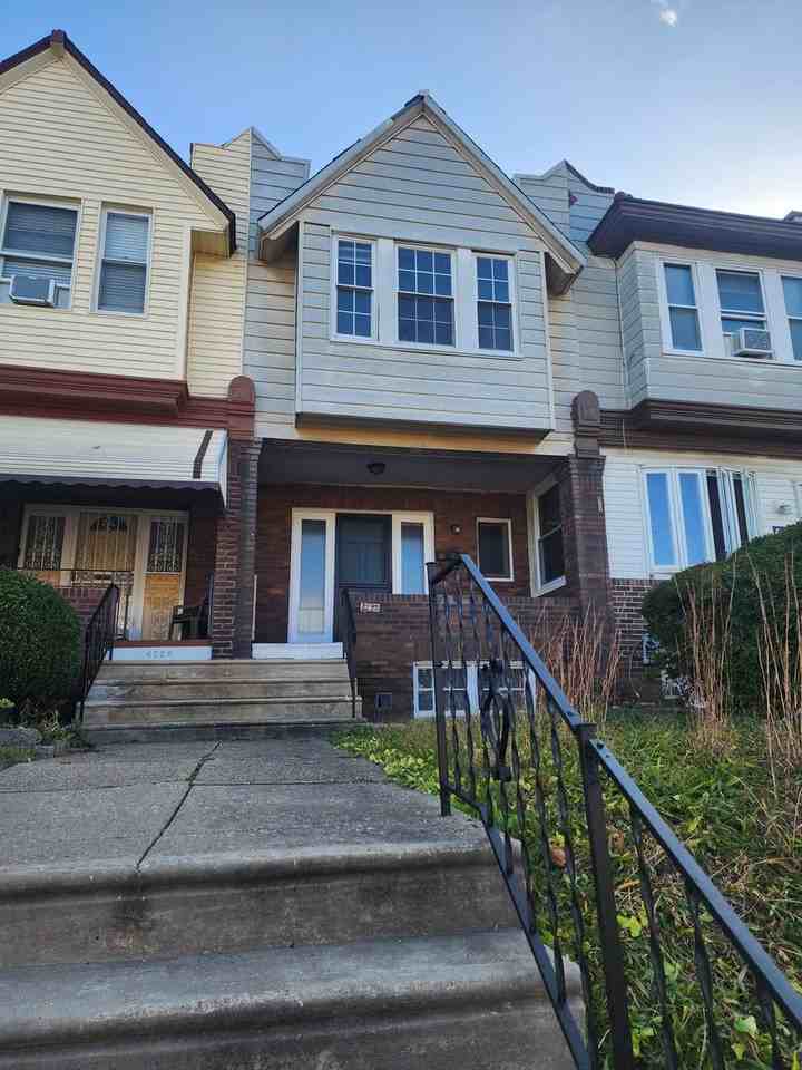 6723 N Lawrence St - Photo 2 of 37