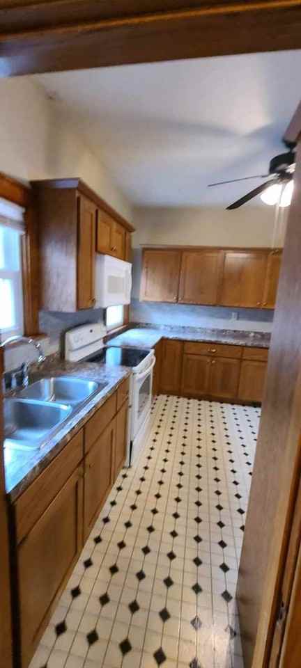 615 W 9th St - Photo 5 of 10