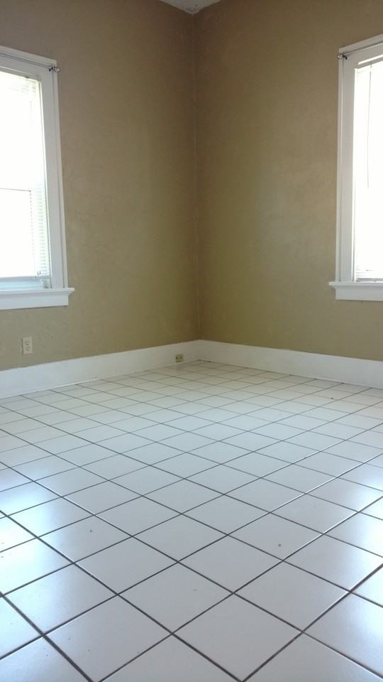 615 W 9th St - Photo 7 of 10