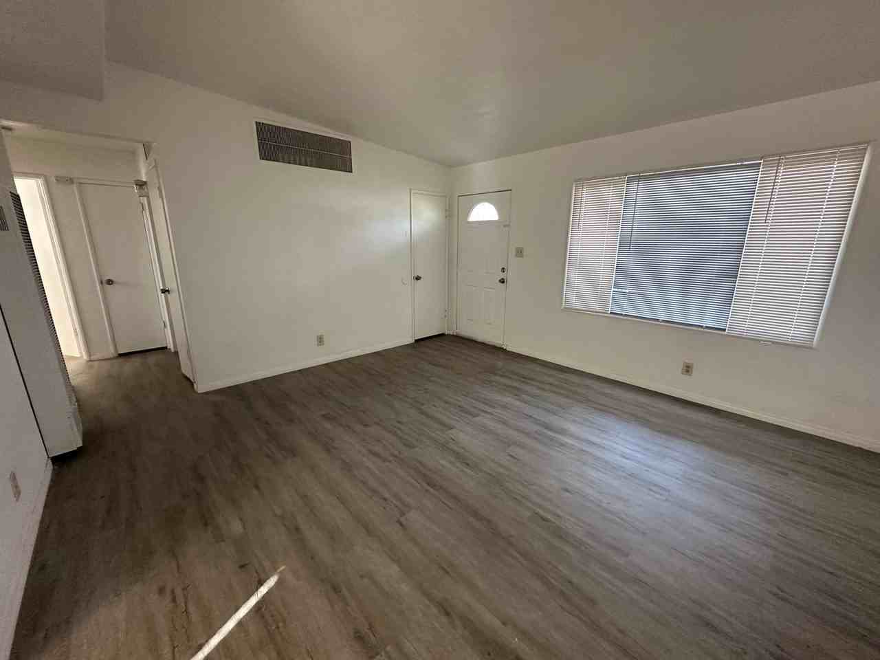 240 Palm Dr - Photo 3 of 13