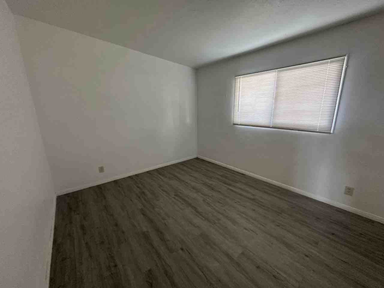 240 Palm Dr - Photo 6 of 13