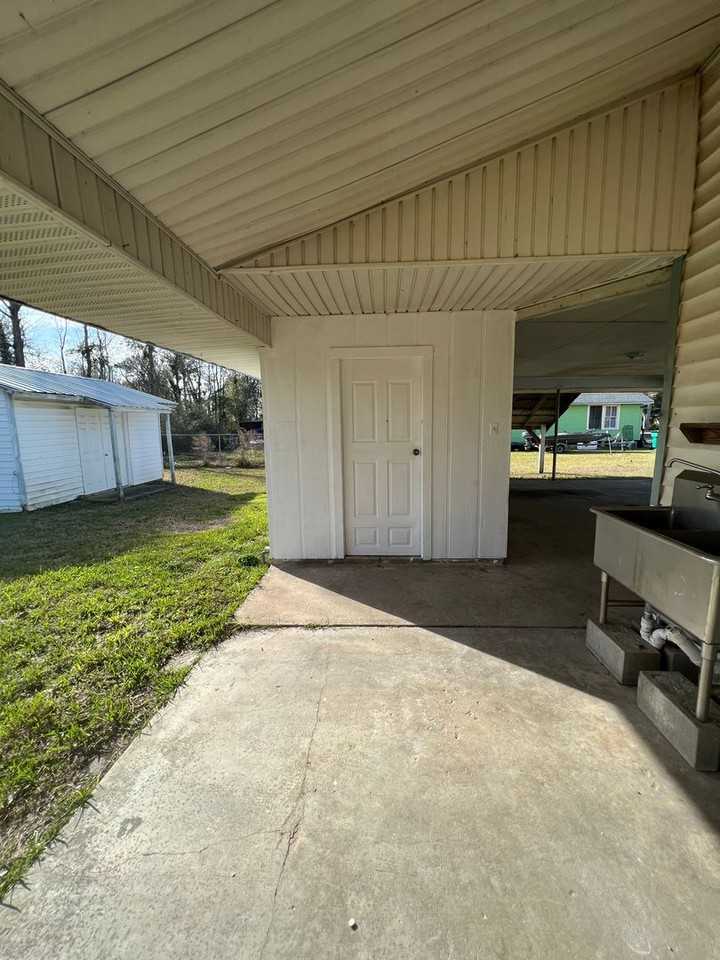 2320 Greenlawn St - Photo 3 of 19