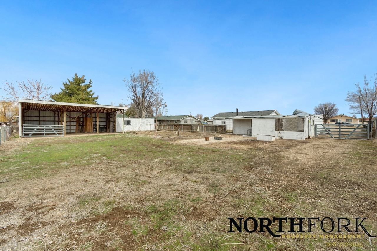 2511 N Middleton Rd - Photo 2 of 18