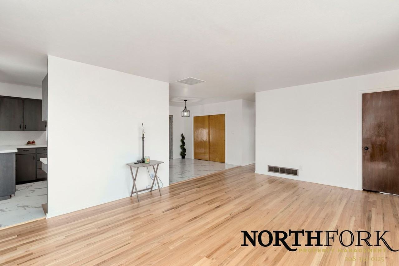 2511 N Middleton Rd - Photo 4 of 18