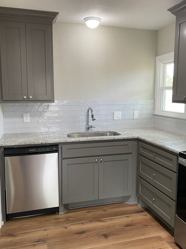 2721 Mitchell Ave - Photo 2 of 20