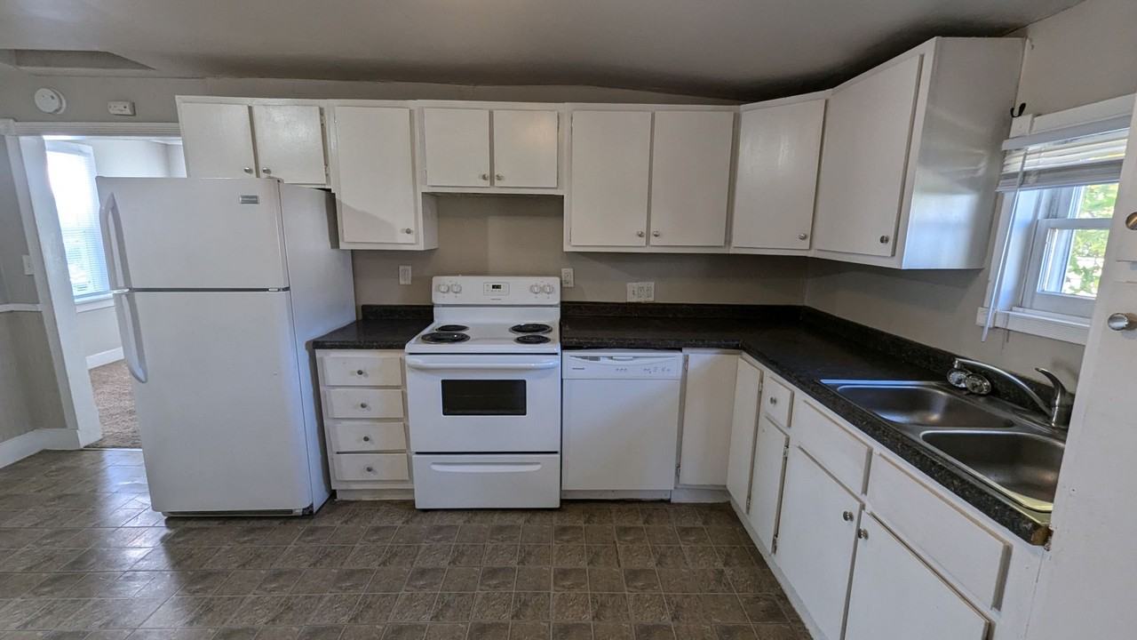 1523 26th St - Photo 2 of 11