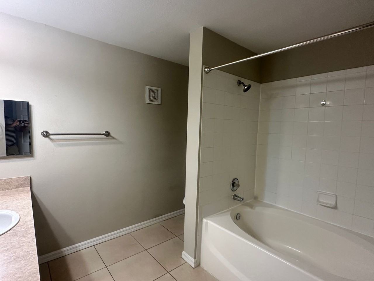 3591 Kernan Blvd S - Photo 3 of 11