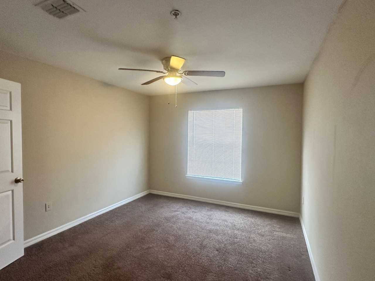 3591 Kernan Blvd S - Photo 4 of 11