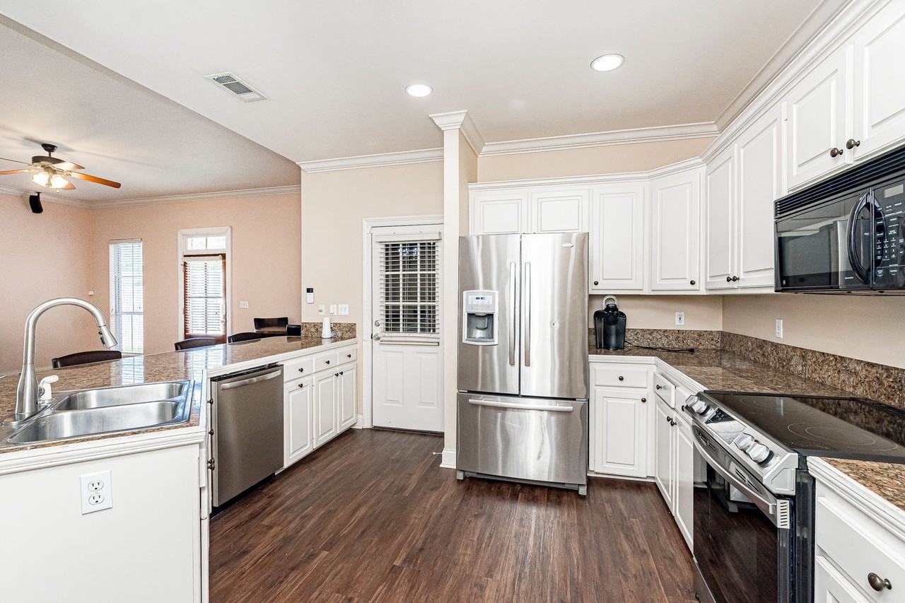 5218 Eastbay Dr - Photo 2 of 12