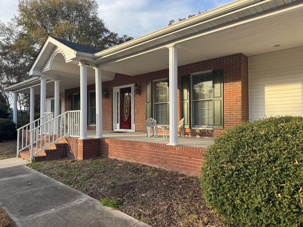 8466 Hollybrook Dr - Photo 2 of 31