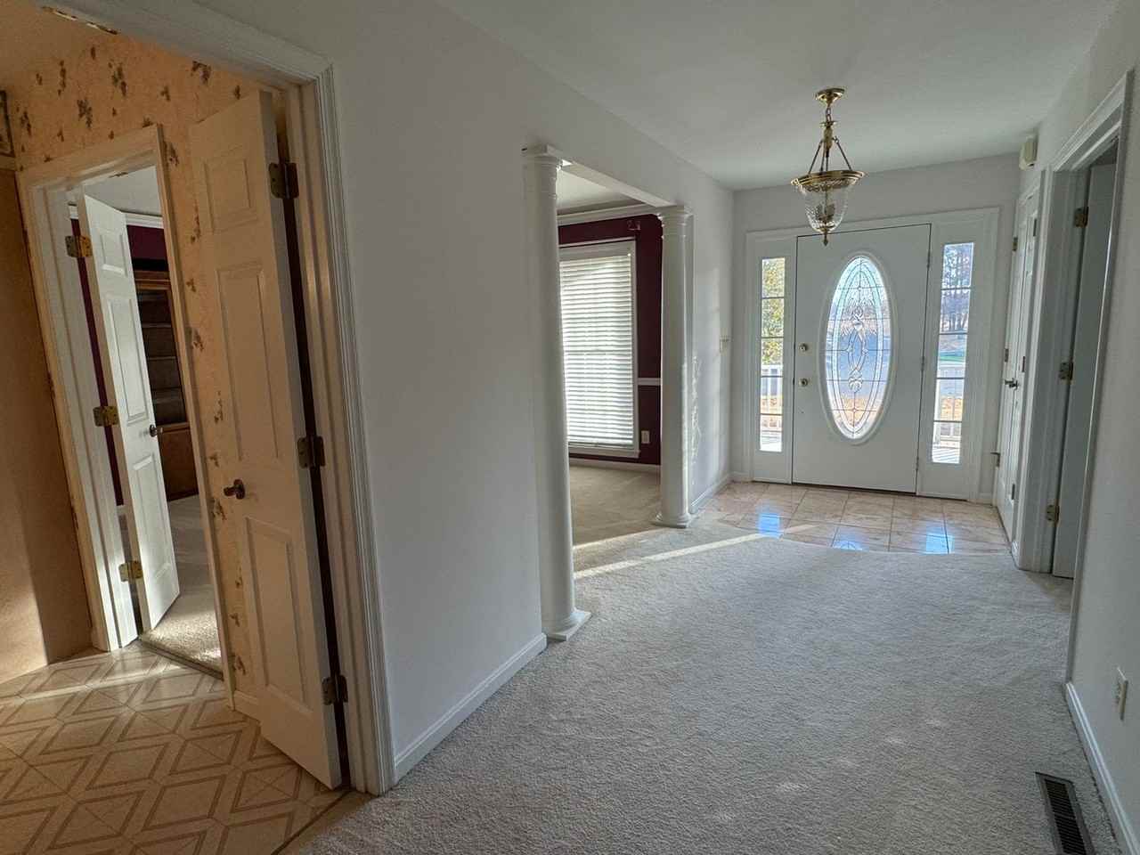 8466 Hollybrook Dr - Photo 3 of 31