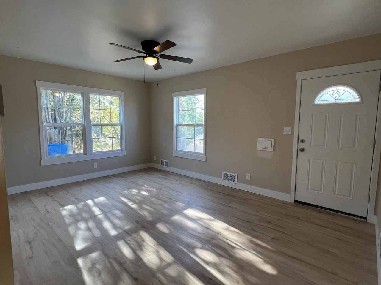 144 S 14th Ave - Photo 5 of 28