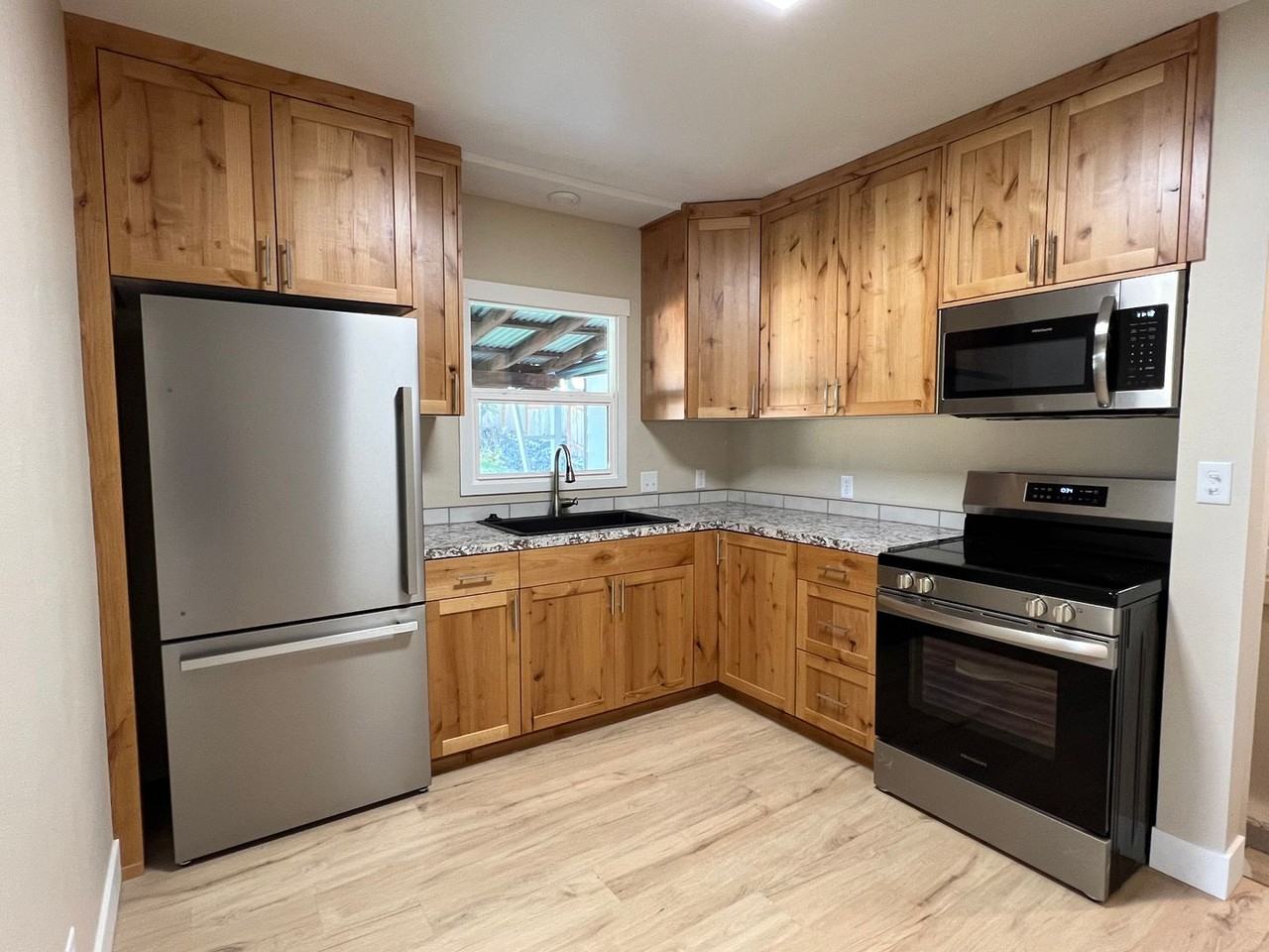 144 S 14th Ave - Photo 6 of 28