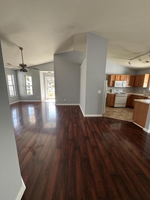 884 Silvercrest Dr - Photo 3 of 14