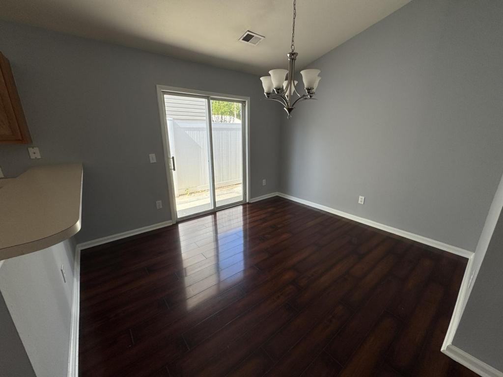 884 Silvercrest Dr - Photo 5 of 14