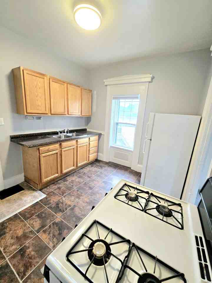 2520 Cascade St - Photo 3 of 10