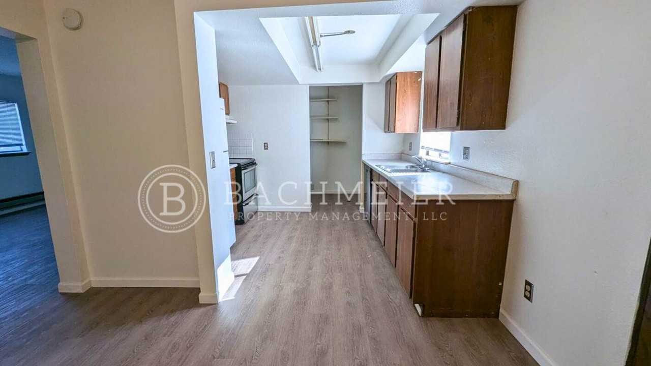 1301 SW 2nd St - Photo 3 of 13