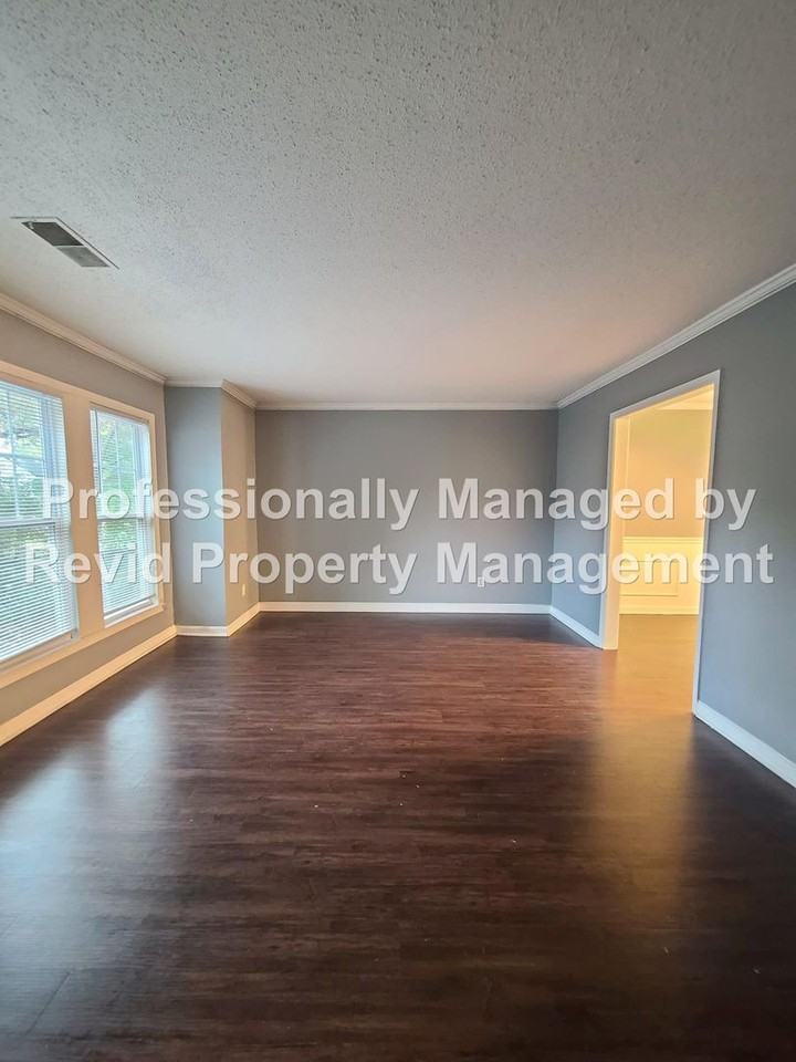 6771 Bainbridge Dr - Photo 7 of 50