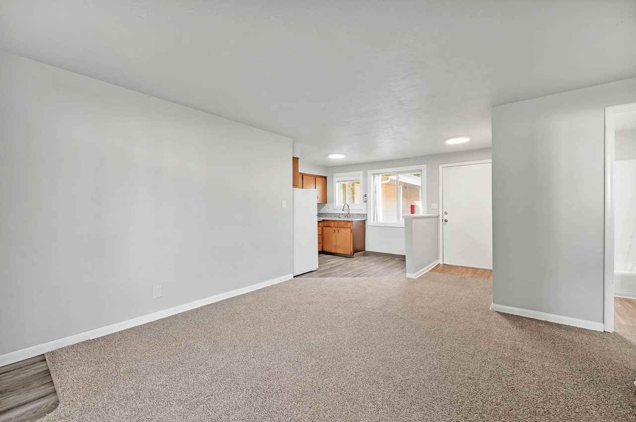 156 25th St Ne - Photo 2 of 10