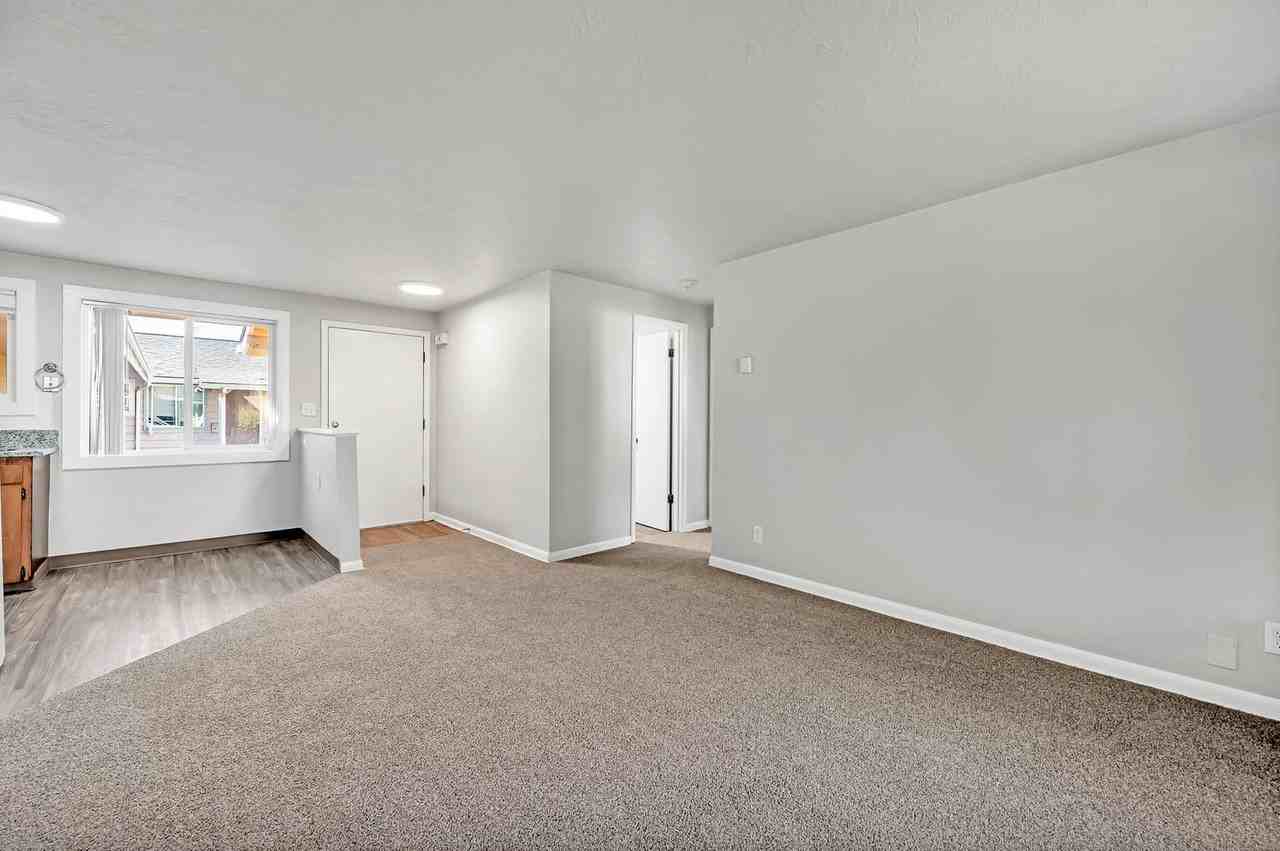 156 25th St Ne - Photo 3 of 10