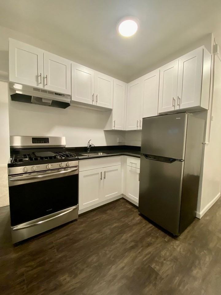 Arkona Apartments - Photo 4 of 35