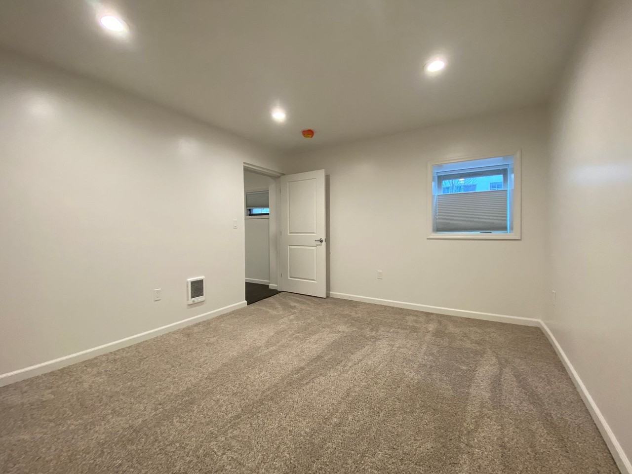 Arkona Apartments - Photo 7 of 35