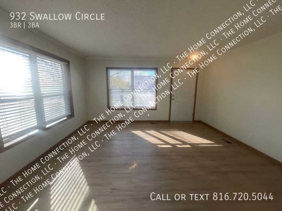 932 Swallow Cir - Photo 3 of 13