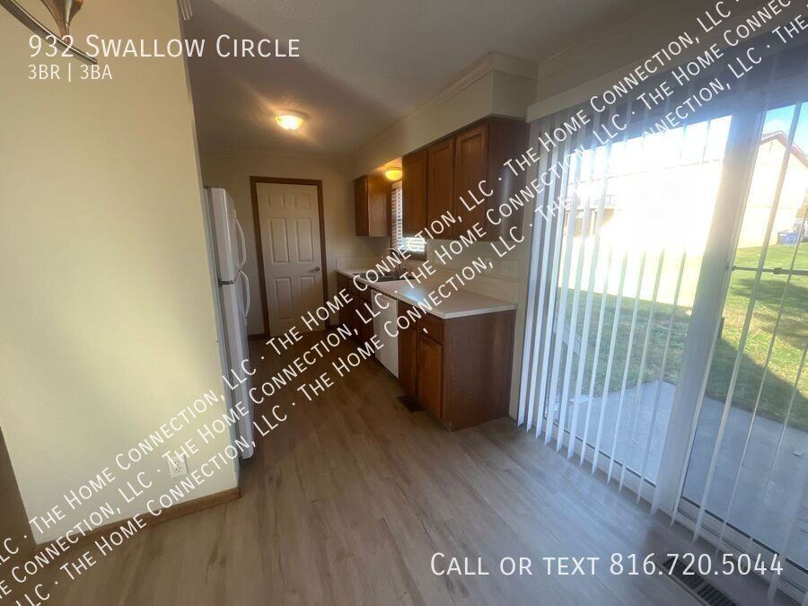 932 Swallow Cir - Photo 4 of 13