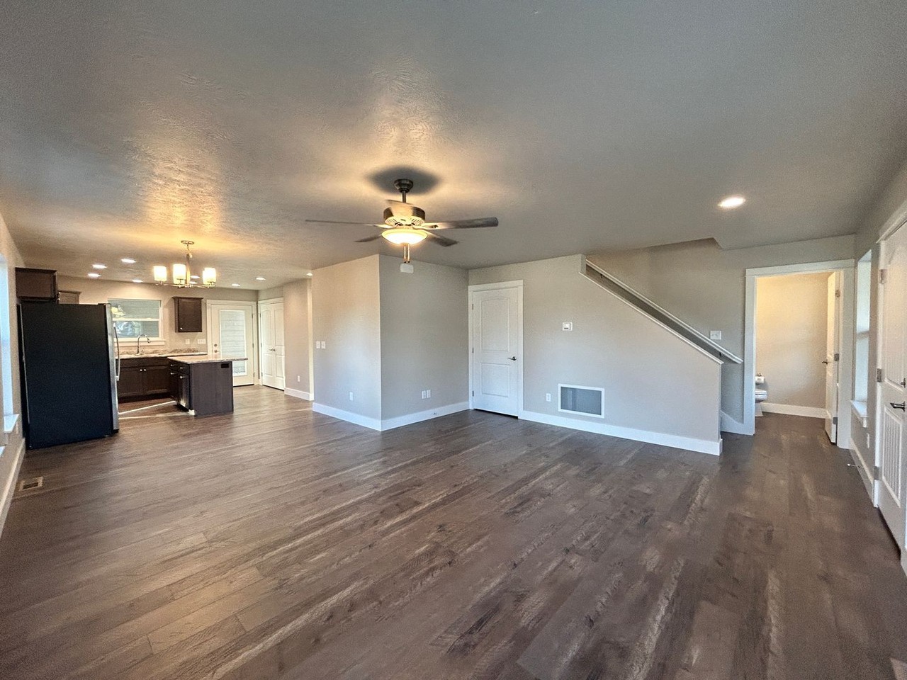 112 Erie Ave - Photo 3 of 36