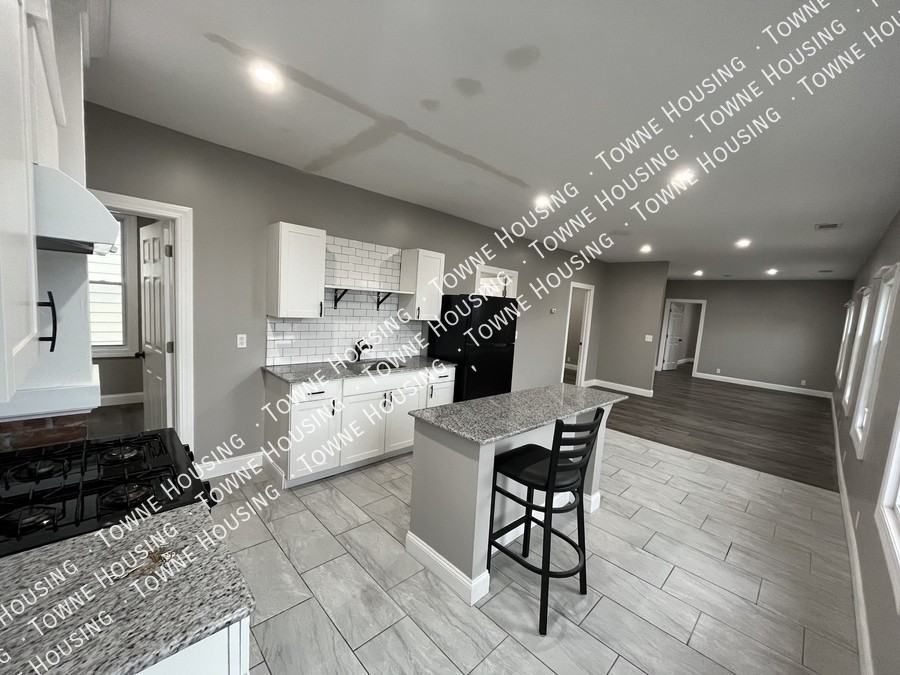 2115 Seneca St - Photo 3 of 17