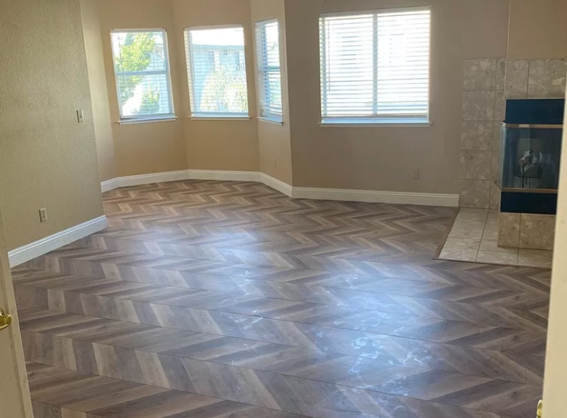 1585 Foxwood Dr - Photo 3 of 8