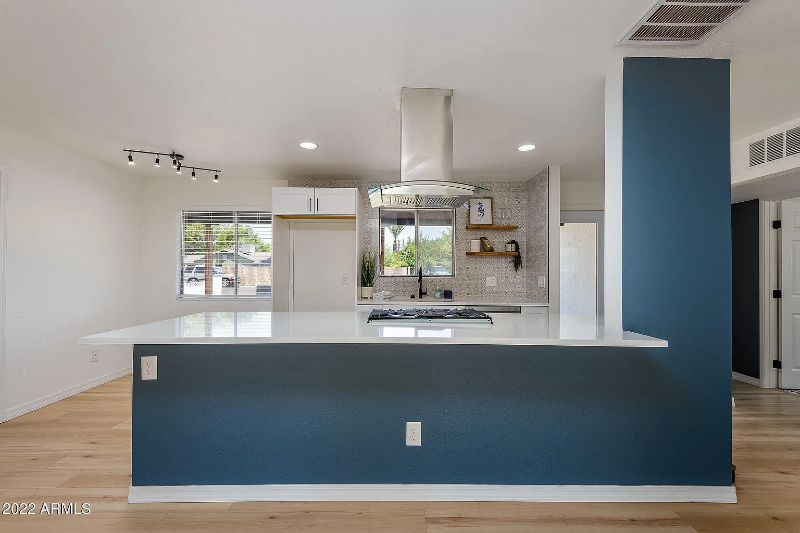 1011 E 6th Ave - Photo 2 of 8